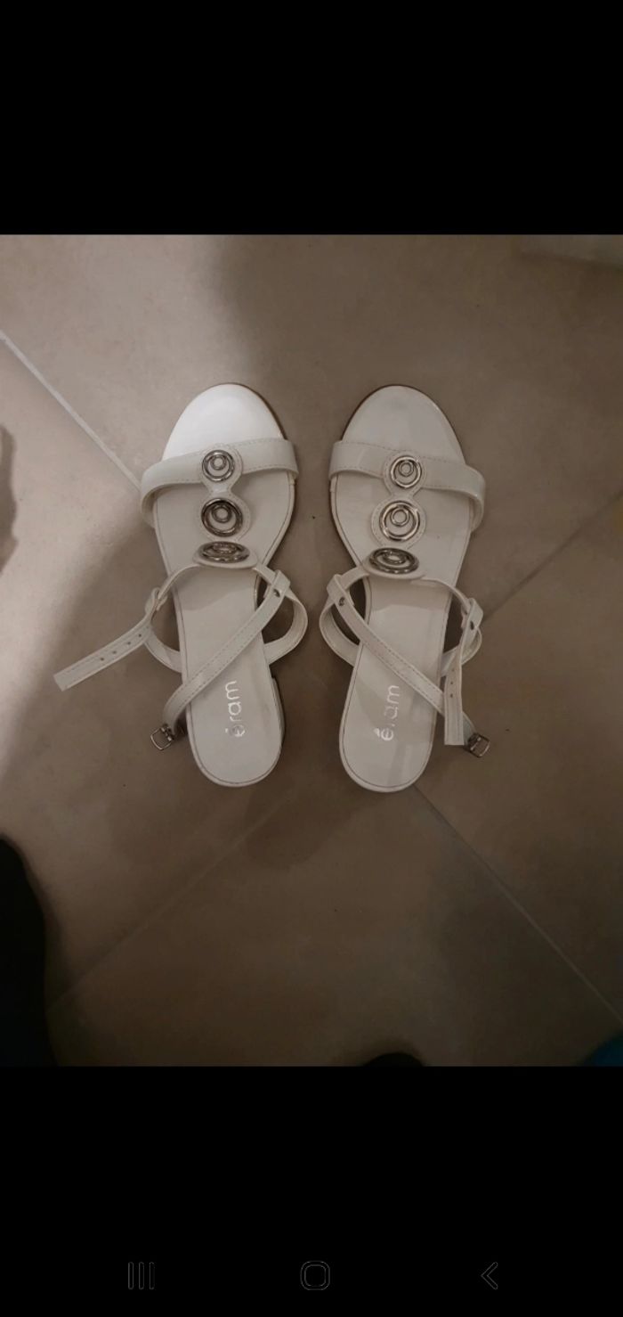 Chaussures blanche à petits talons