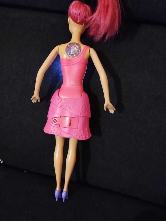 Barbie interactive lumineuse - photo numéro 2