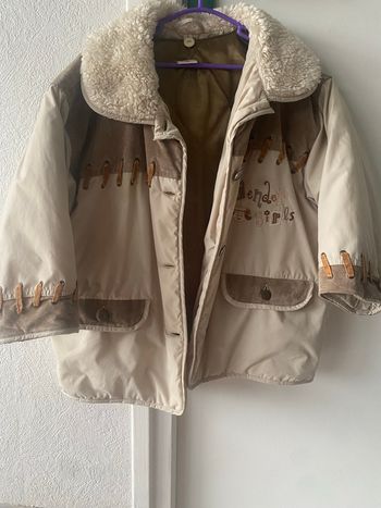 Manteau bon état taille 4 ans avec capuche pour pluie