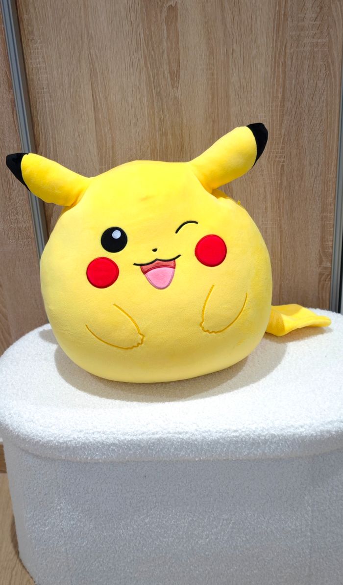 Peluche Pikachu pokémon Nintendo squishmallow