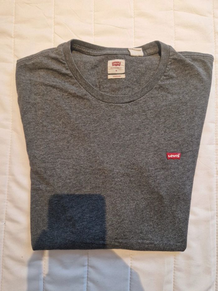T-shirt Levis Gris M très bon etats - photo numéro 2