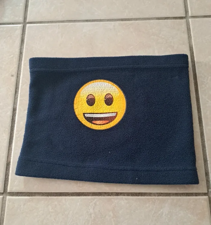 Tour de cou polaire bleu Emoji en TBE - photo numéro 2