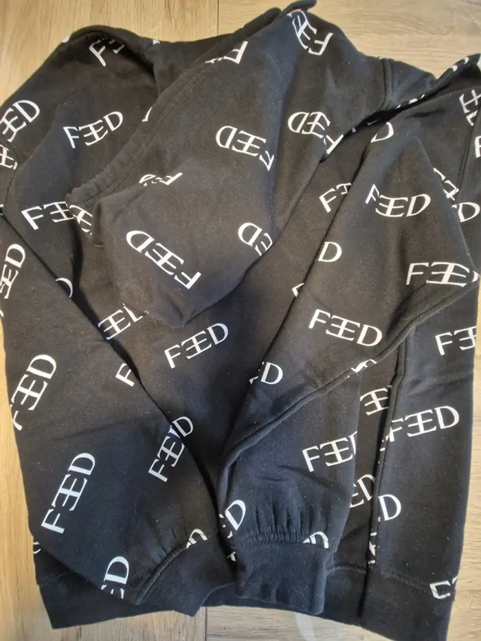Sweat Jennyfer Feed collab Eva taille S - photo numéro 4