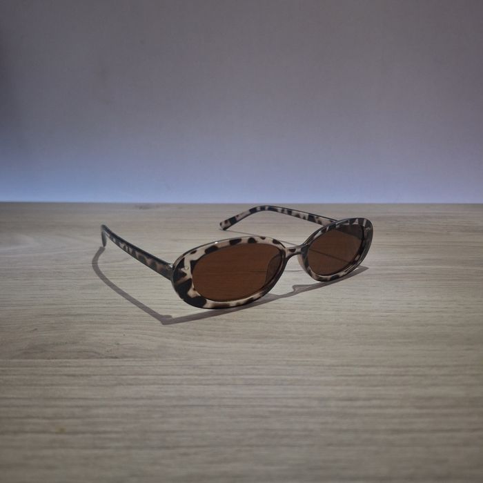 Lunettes de Solei Ovales - Y2K Vintage 90s-2000s - Unisexe Sunglasses - Verres Teintés  Noirs - photo numéro 4