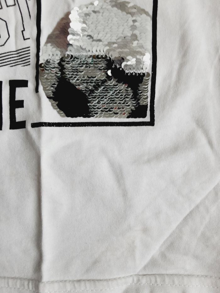 Vêtement garçon tee-shirt à sequins manches courtes blanc sport foot basket Kiabi 4 ans - photo numéro 3