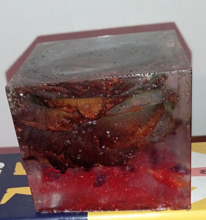 Cube résine epoxy avec rose et amethyste