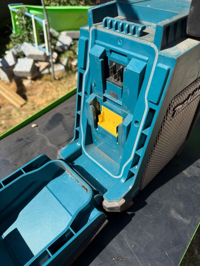 Radio Makita DMR 115 - photo numéro 2