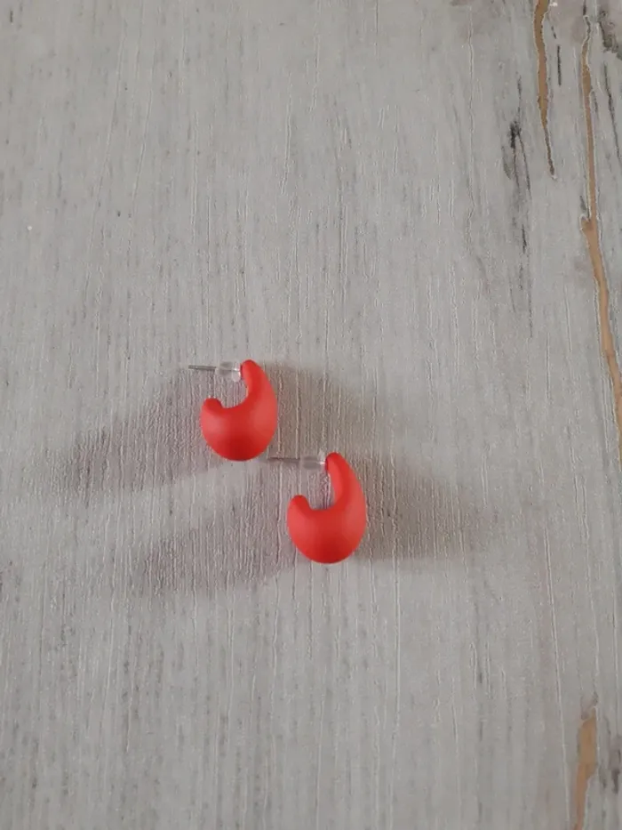 Boucles d'oreilles gouttes d'eau rouges