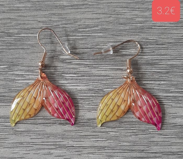 a vendre boucles d'oreilles.neuves emballees