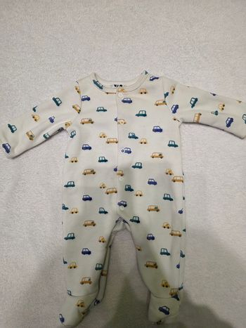 Pyjama avec petite voiture