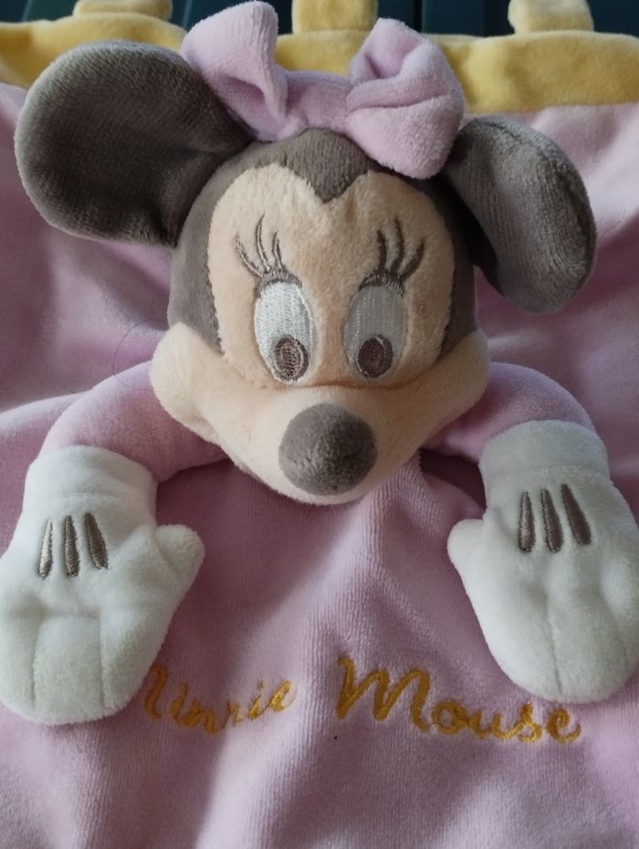 Doudou couverture Disney Minnie - photo numéro 4