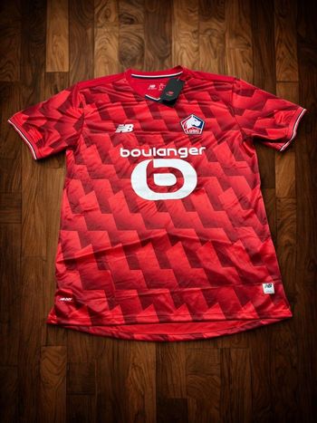 VENTE DE MAILLOTS DE FOOT 🔥 Tout à 25€ pièces (j’ai d’autre maillot que sur les photo) demander la taille en Pv