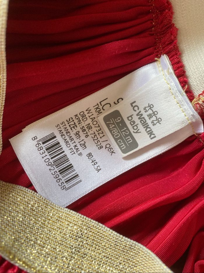 Très jolie petite jupe plissée en velours rouge et or 9-12 mois LC Waikiki - photo numéro 2
