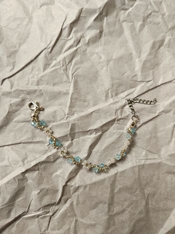 Bracelet fait main bleu blanc doré