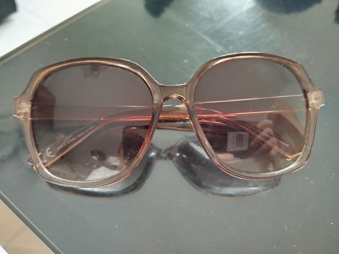 Lunette de soleil femme