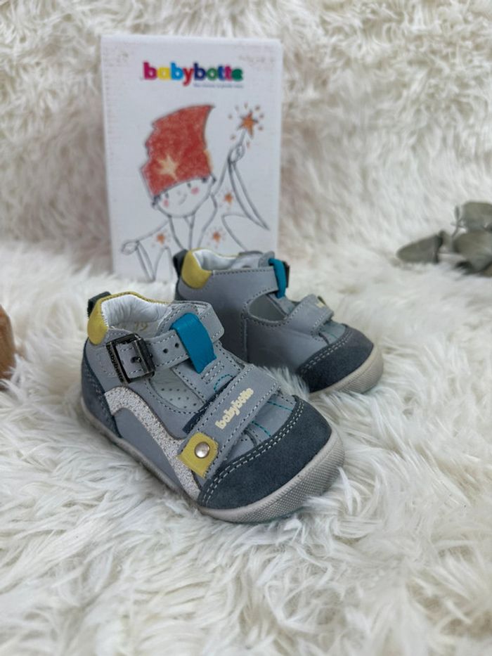 Paire de chaussures Babybotte taille 19 - photo numéro 2