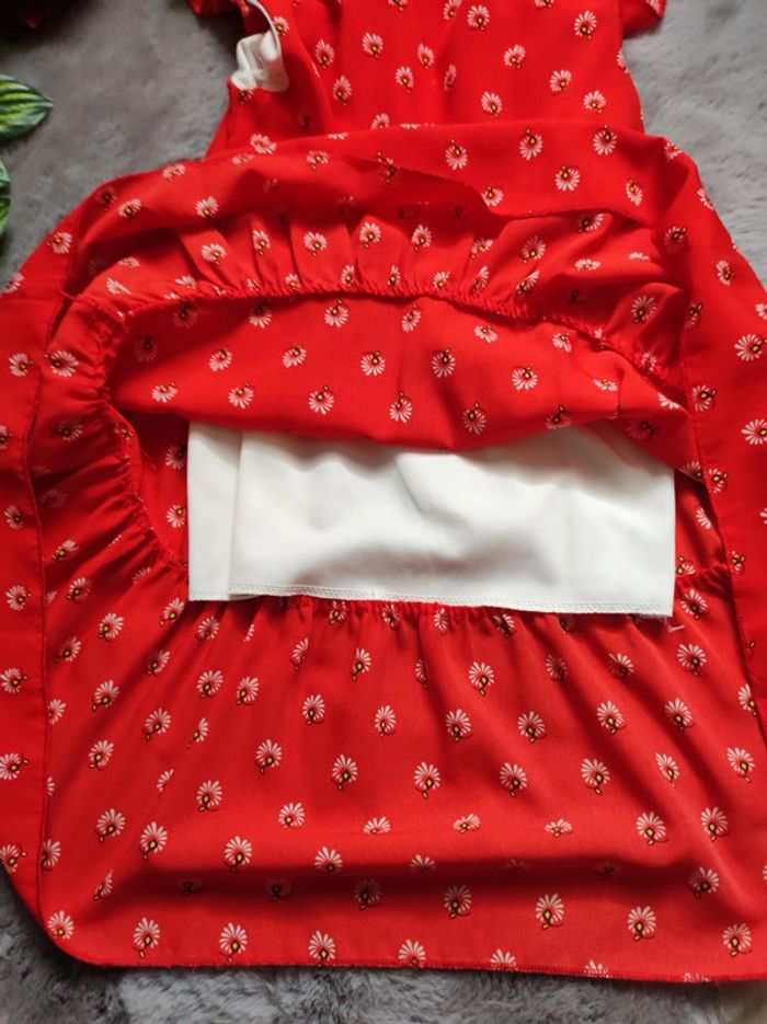 Belle robe rouge à fleurs manches courtes 6 ans - photo numéro 6