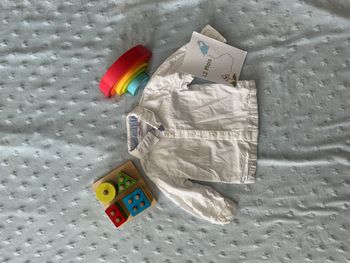 chemise manches longues blanc intérieur du col rayé bleu et blanc 12 mois pommette