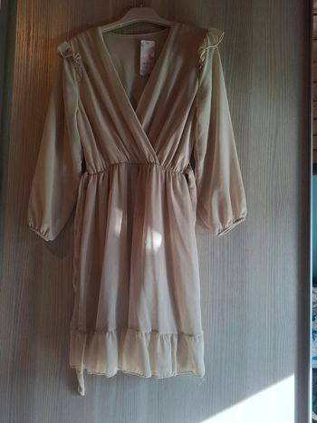 Robe jaune beige jamais porté