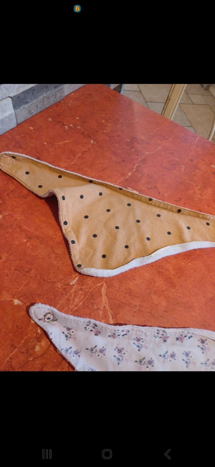 Lot.de 4 bavoirs - photo numéro 5