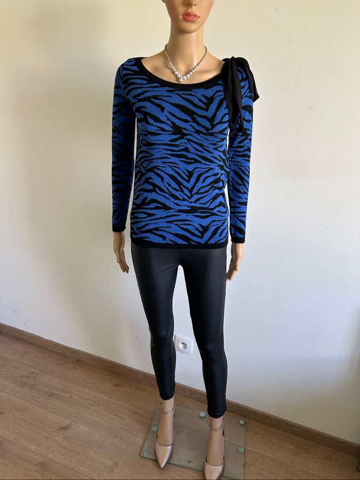Pull bleu et noir à manches longues Naf Naf taille XS TBE - photo numéro 3