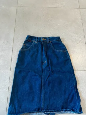 Jupe en jean , très bon état, 29x55cm