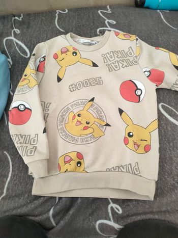 Pull pikachu 6/7 ans 