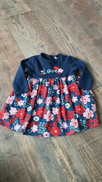 Robe 12 mois en très bon état