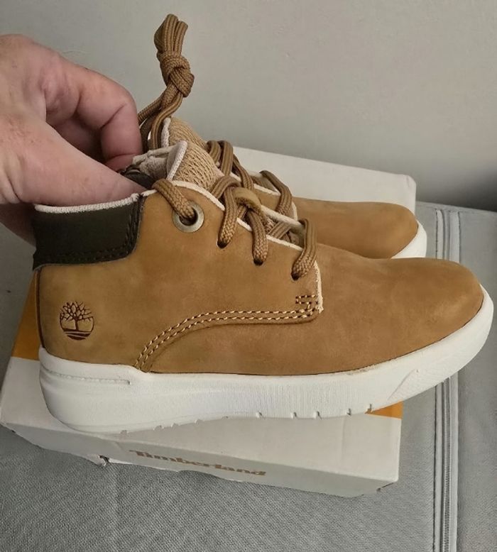 NEUVES  (non portées) 🏷😍💙superbes  bottines TIMBERLAND  pointure 25 garçon (prix ferme) 🤎🤎🤩😍👌👌 - photo numéro 3