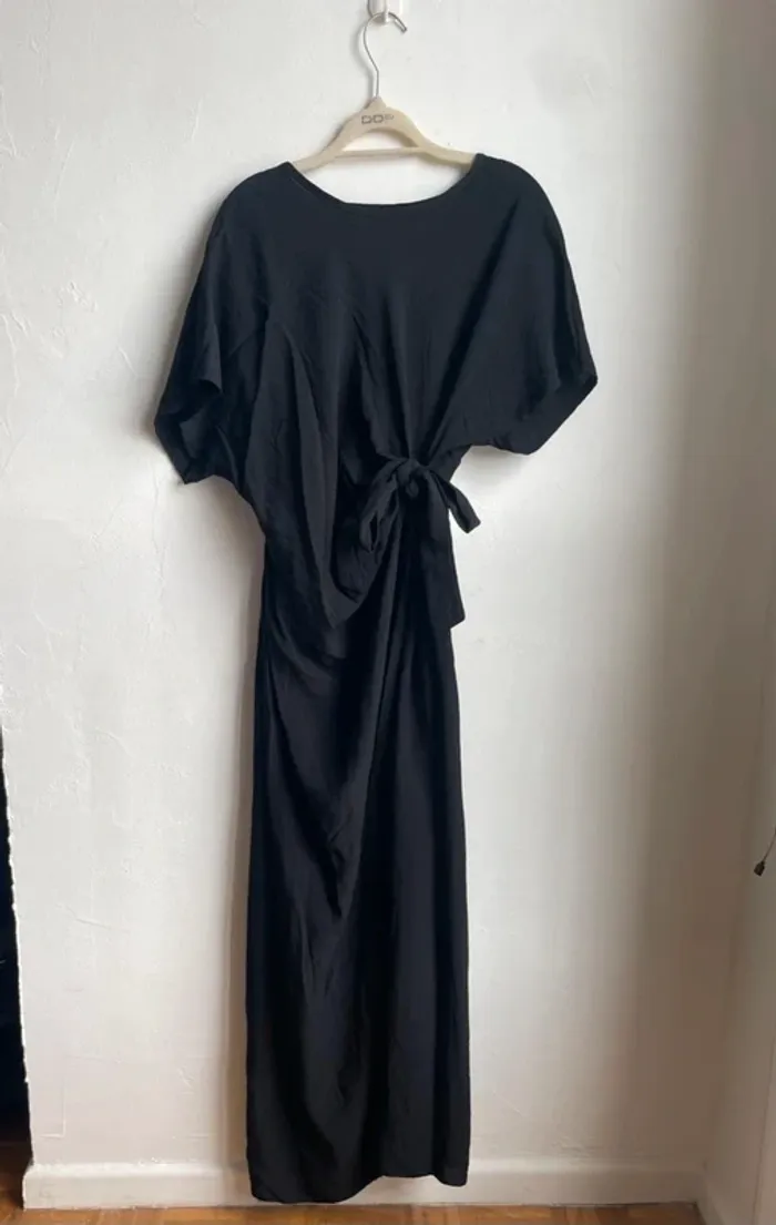 Robe longue noir cintrée