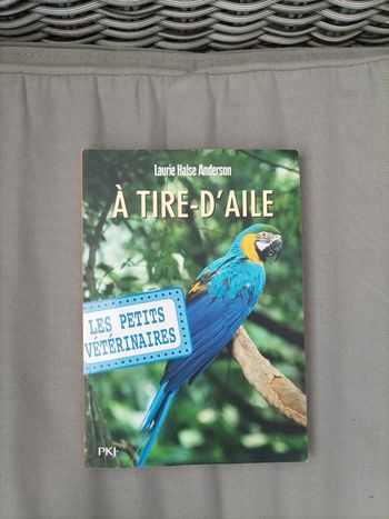 Livre " les petits vétérinaires" tome 10 neuf