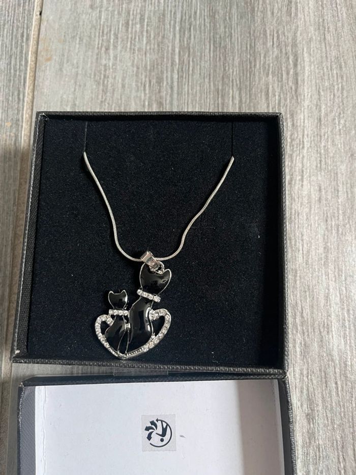 Collier pendentif chat noir
