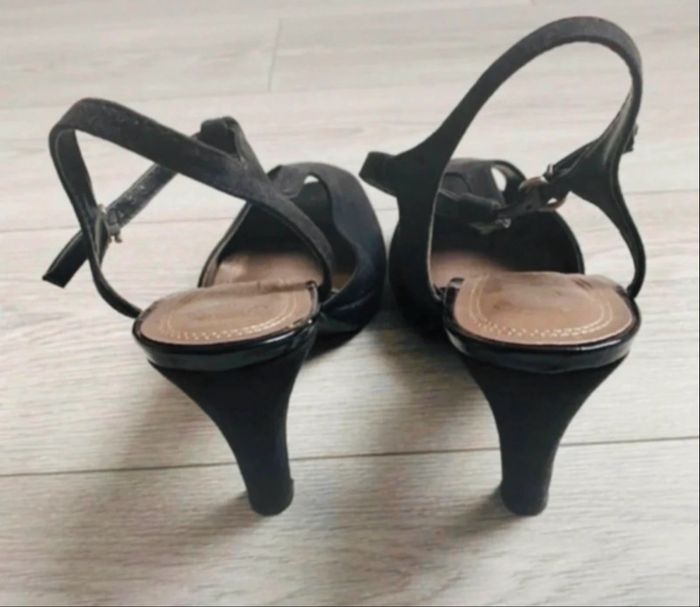 Sandales à talons hauts noires - Style T-strap - photo numéro 3