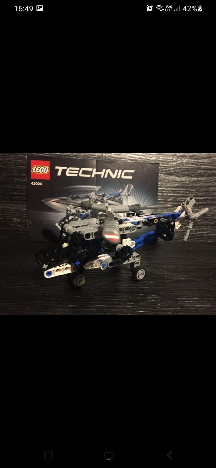 Lego Technic 42 020 - L'hélicoptère bi-rotors