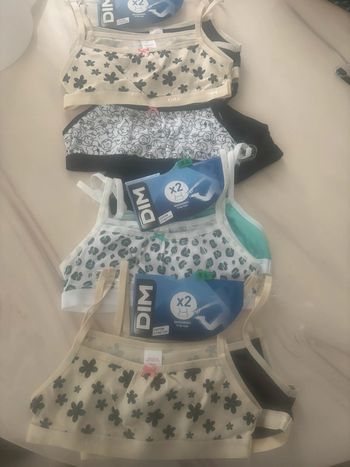 Lot brassière dim 8 ans
