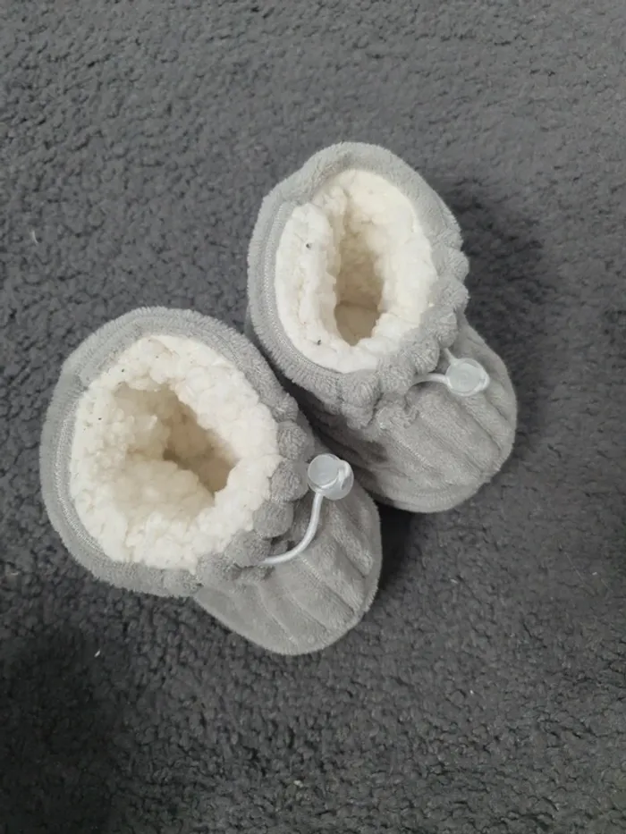 Petits chaussons fourrés - photo numéro 2