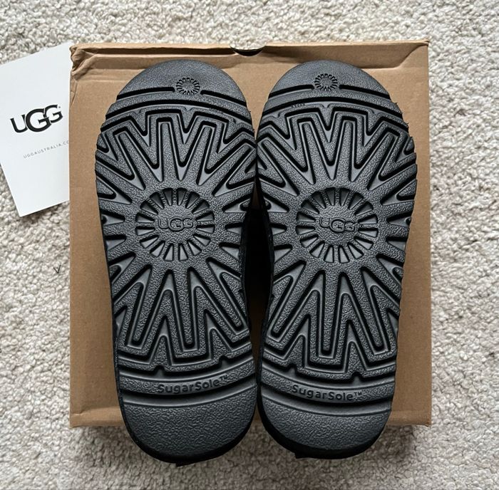 Bottines UGG Classic Ultra Mini Platform - Taille 38 - Neuves - photo numéro 3