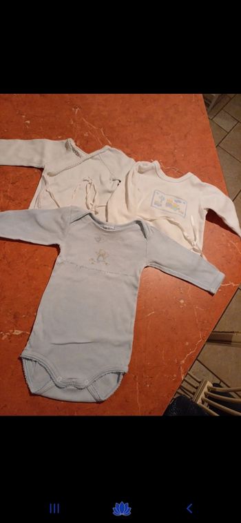 Lot de ss vêtements  bébé taille 3 mois