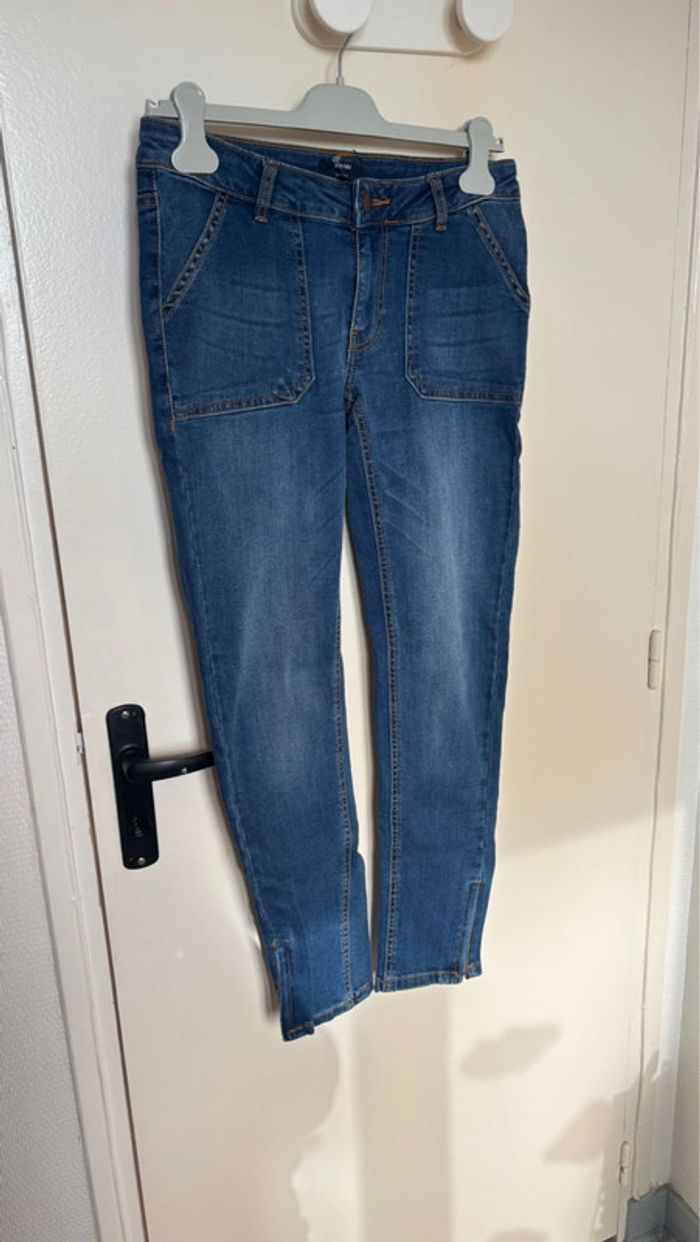 Jean slim taille 38 en très bon état marque Kiabi