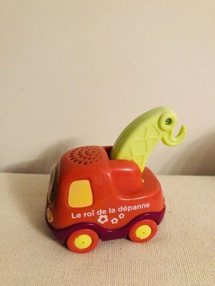 Voiture tut tut bolides la dépanneuse rose