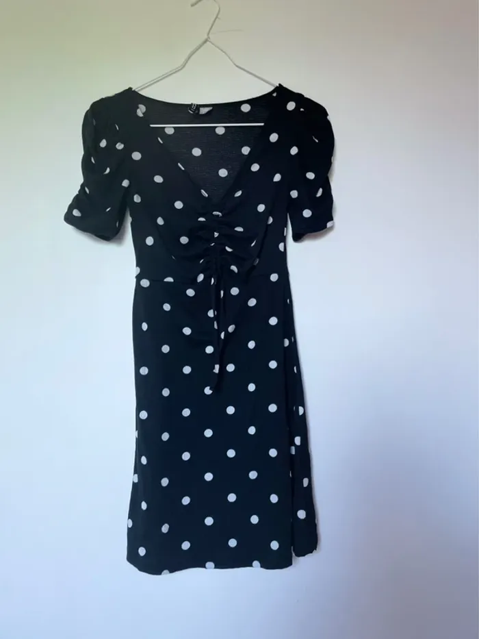 Robe noire à pois blanc - photo numéro 2