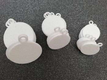 Boules plates à suspendre