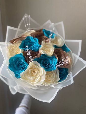 Bouquet de fleurs satinées