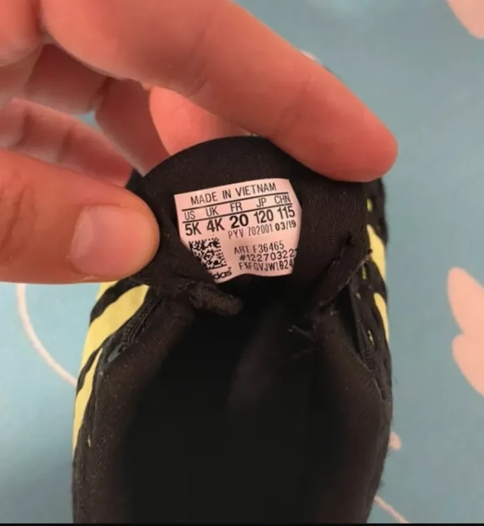 Basket adidas taille 20 - photo numéro 3