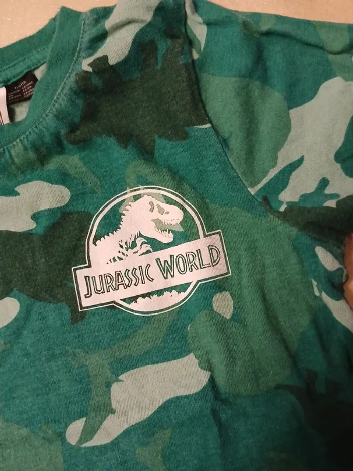 Tee-shirt +casquette Jurassic World - photo numéro 3