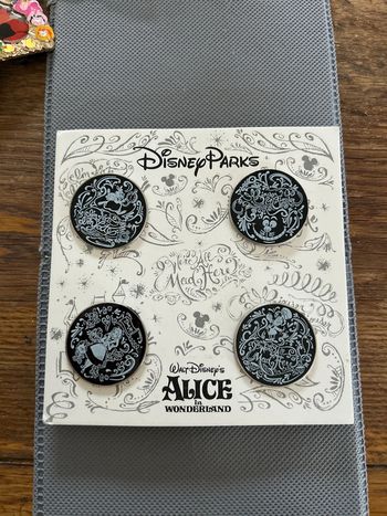 Pins Disney Alice