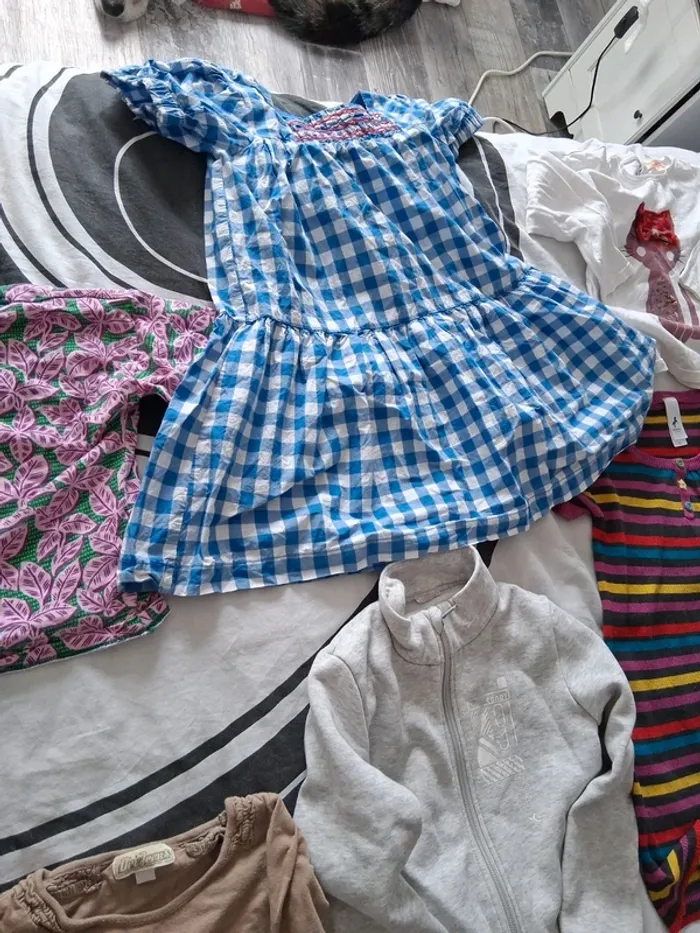 Lot vêtements fille 4 ans - photo numéro 13