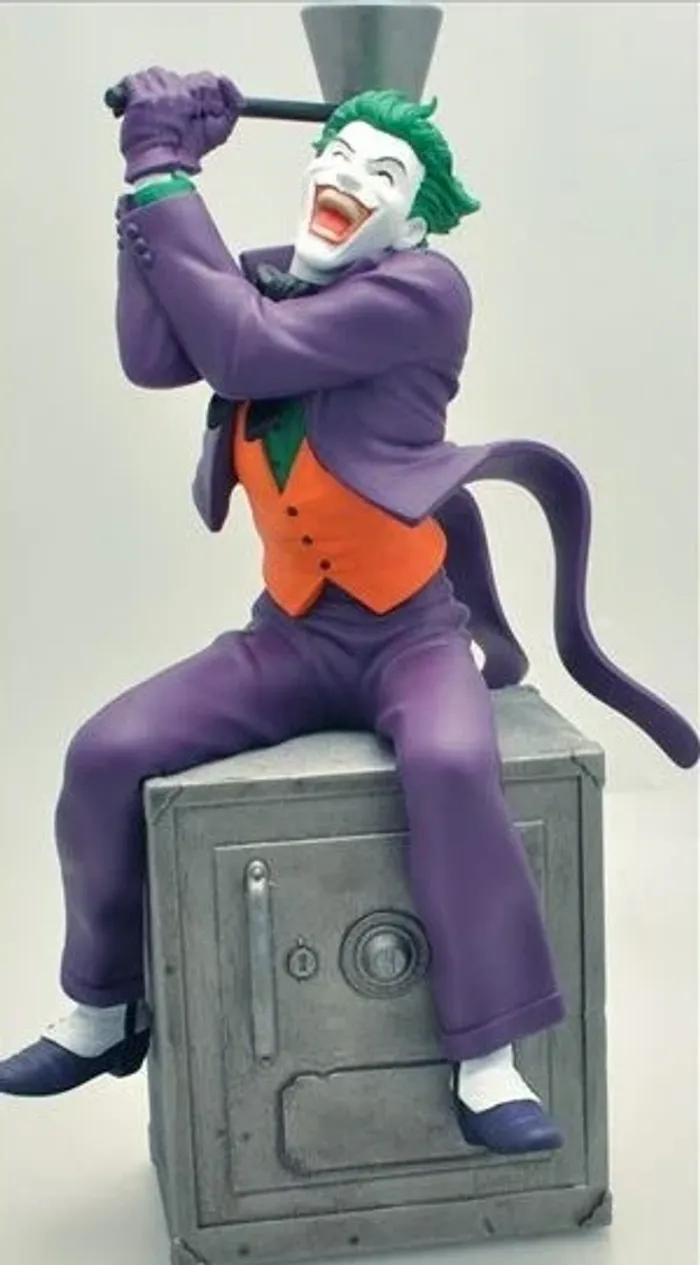 🃏 Figurine-Tirelire The Joker – Plastoy DC Comics - photo numéro 2
