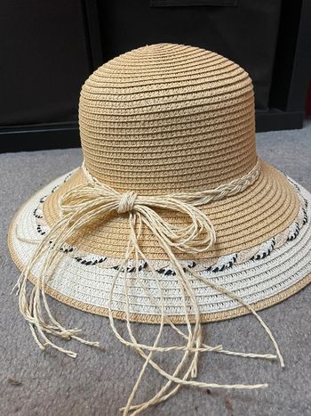 Chapeau de paille neuf