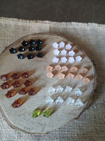 Lot de 50 perles en verre fleur noir marron rose beige transparente verte
